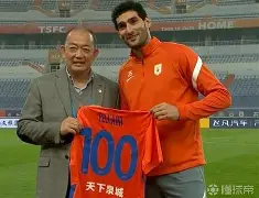 包含今晚足总杯焦点战，费耶诺德迎来里程碑，目标明确，阵容厚度经受考验的词条