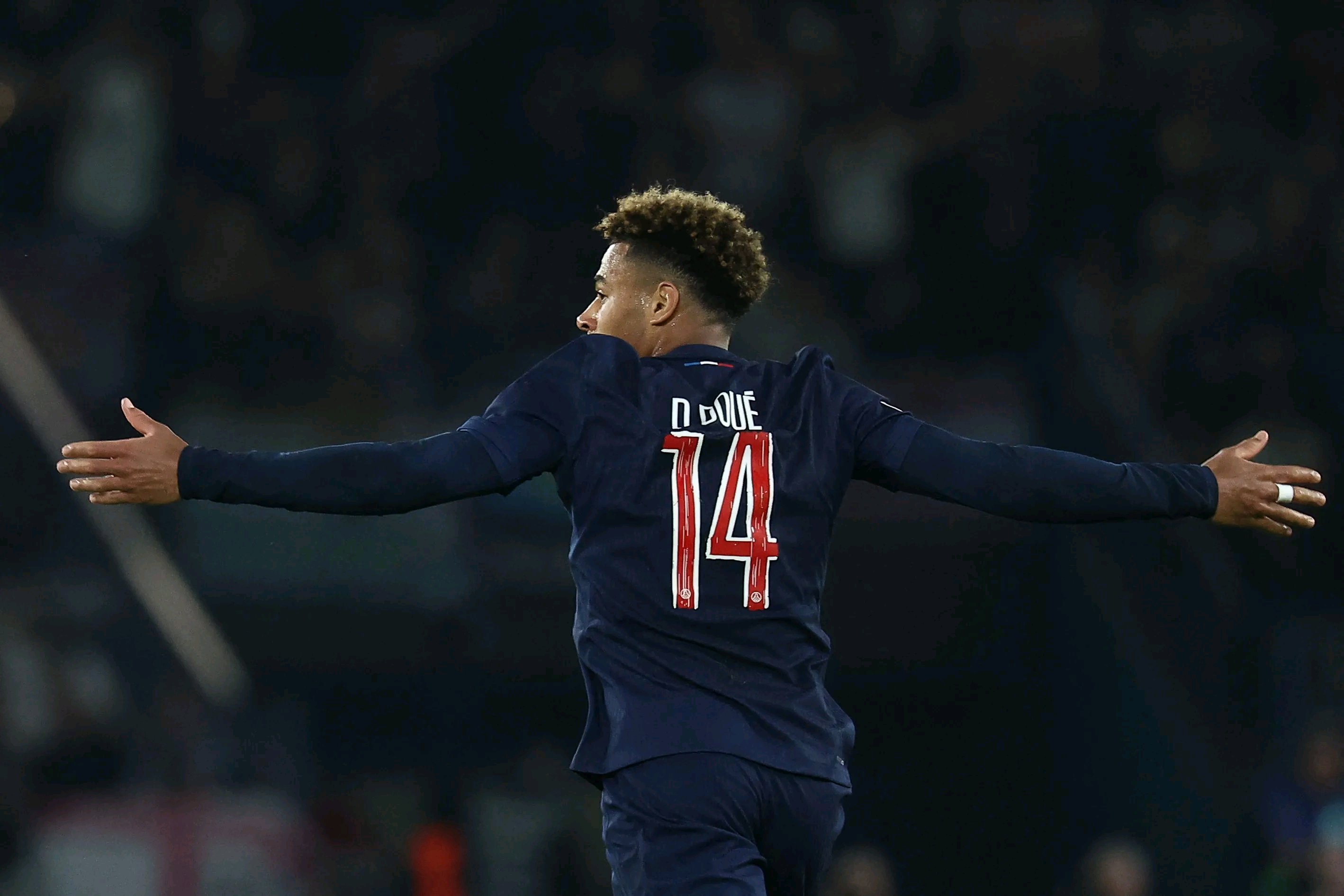 包含转折点！皇家马德里遗憾出局；西甲今晚攻防权衡；管理层满意；球探报告显示潜力的词条