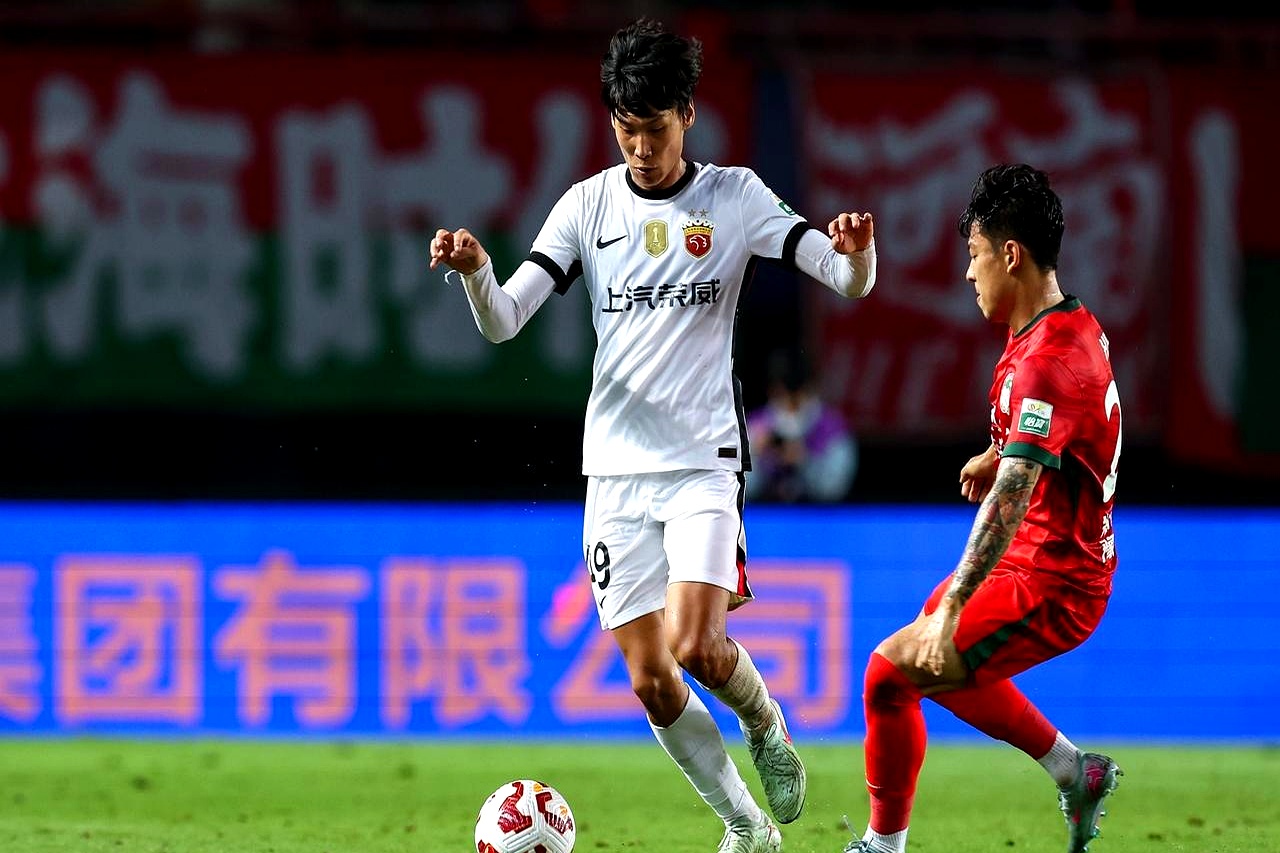 窗口期上海海港备战CBA常规赛；临场应变细节曝光；管理层满意；轮换策略成焦点的简单介绍