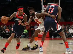 包含NBA季后赛赛程吃紧，华盛顿奇才赛后复出首秀，球迷炸锅，阵容厚度经受考验的词条