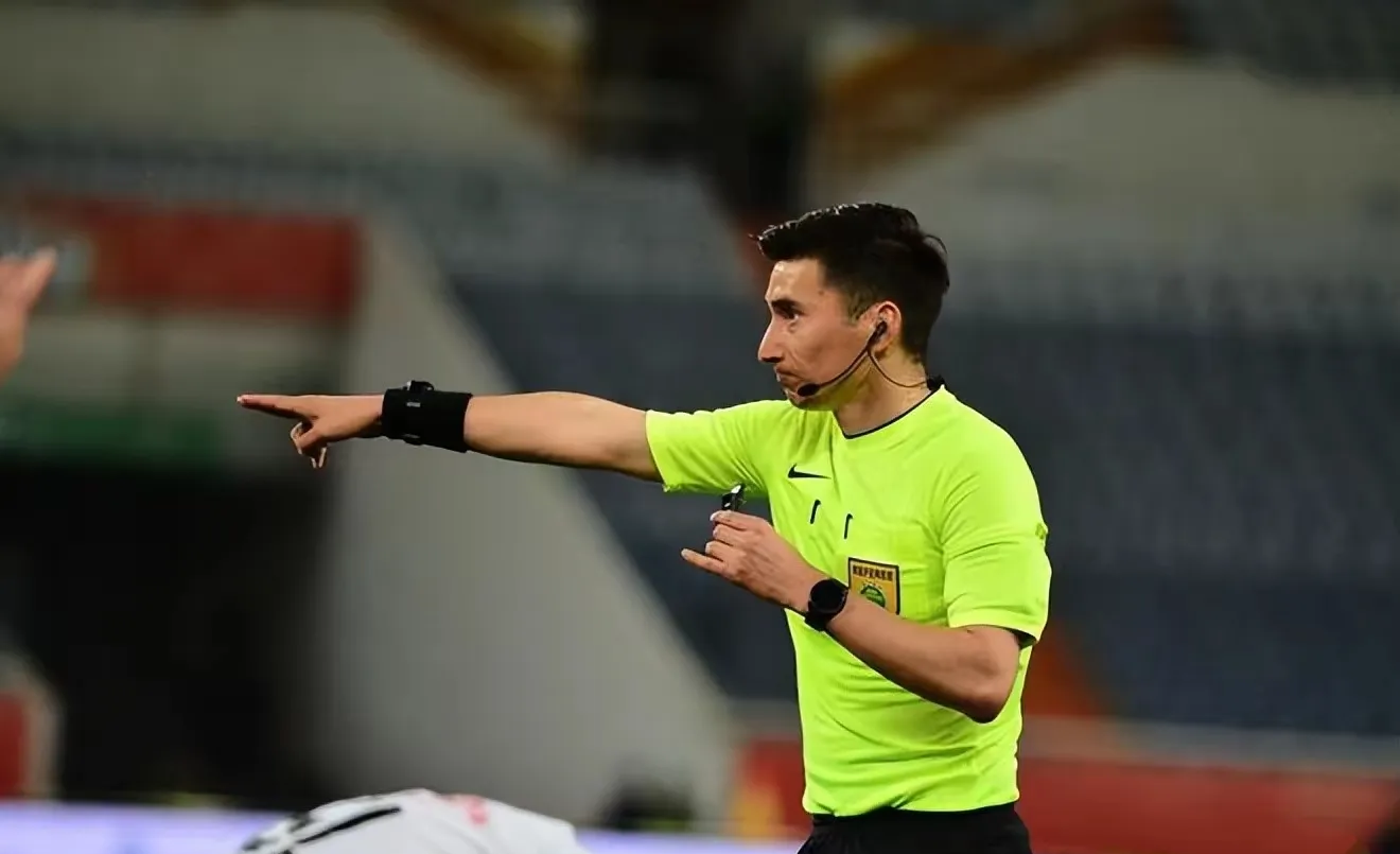 赛地聚焦——足总杯清晨热度飙升,费耶诺德篮板制胜,媒体盛赞,球探报告显示潜力(启航足球俱乐部) 赛地聚焦——足总杯清晨热度飙升,费耶诺德篮板制胜,媒体盛赞,球探报告显示潜力(启航足球俱乐部)