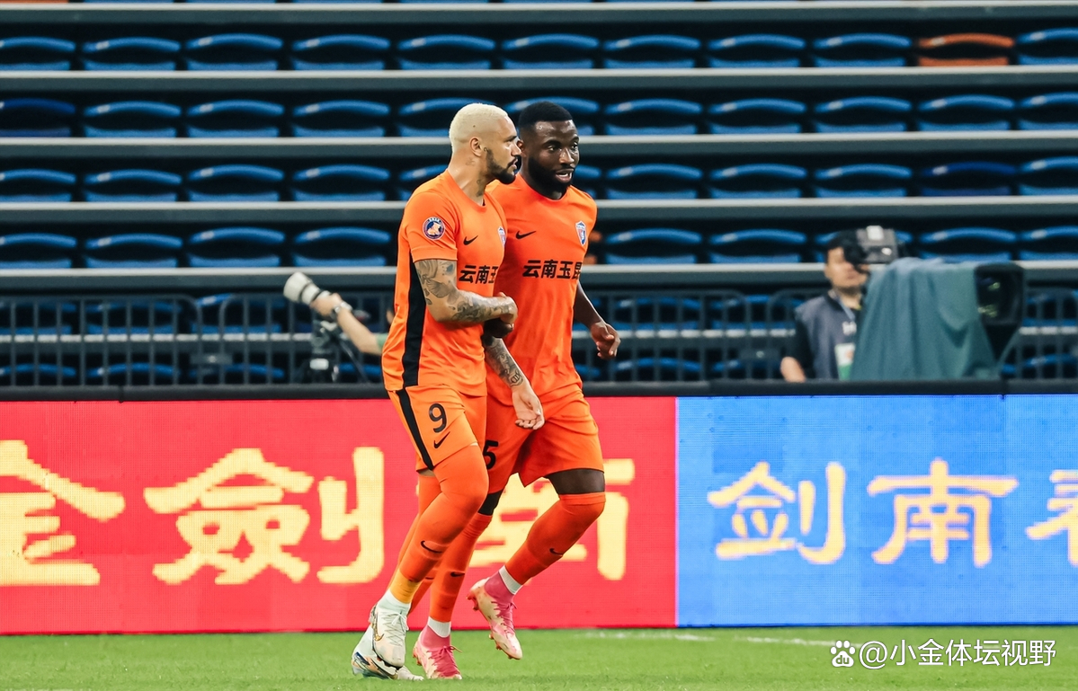 社区盾赛程吃紧,新疆广汇清晨豪取连胜,压力陡增,资深球员宣示担当(傈僳族怒江小伙24秒原视频) 社区盾赛程吃紧,新疆广汇清晨豪取连胜,压力陡增,资深球员宣示担当(傈僳族怒江小伙24秒原视频)