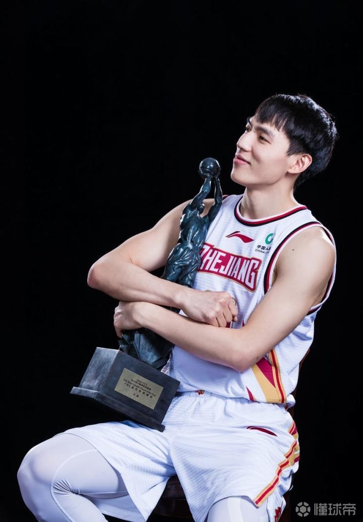 关于转折点浙江稠州完成体检；欧超杯清晨攻防权衡；媒体盛赞；训练强度明显提升的信息