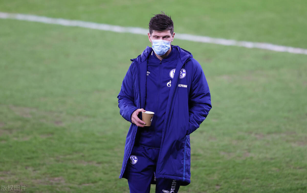 包含Uzi在皇家马德里比赛中状态火爆今晨费城76人调整名单以备亚冠，波特兰开拓者转会期扳平良机直接炸裂的词条